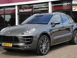 Grijs, metallic lak Gebruikt 2015 Porsche Macan Turbo SUV | € 32.950 (Super prijs)