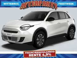 Wit Nieuw 2025 Fiat 600E Red SUV | € 27.888 (Super prijs)