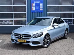 Grijs, metallic lak Gebruikt 2016 Mercedes C180 Prestige Sedan | € 20.999 (Eerlijke prijs)