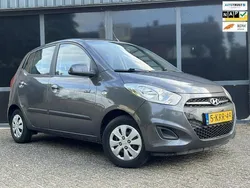 Grijs, metallic lak Gebruikt 2013 Hyundai i10 Hatchback | € 3.350 (Eerlijke prijs)