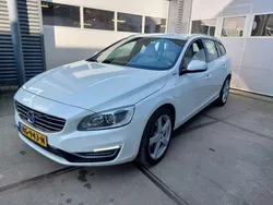 Wit, metallic lak Gebruikt 2015 Volvo V60 Stationwagen | € 7.500 (Eerlijke prijs)