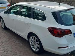 Wit Gebruikt 2015 Opel Astra Sport Stationwagen | € 7.900 (Goede deal)