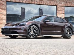 Bruin Gebruikt 2022 Porsche Taycan Cross Turismo Sedan | € 76.900 (Eerlijke prijs)
