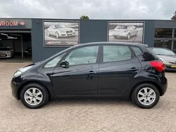 Zwart, metallic lak Gebruikt 2011 Kia Venga Hatchback | € 7.695 (Eerlijke prijs)