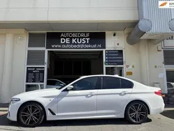 Wit Gebruikt 2020 BMW 530 M Sport Sedan | € 35.950 (Eerlijke prijs)