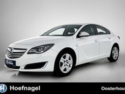 Wit Gebruikt 2015 Opel Insignia Edition Hatchback | € 13.450 (Eerlijke prijs)