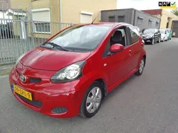 Rood Gebruikt 2010 Toyota Aygo Hatchback | € 3.200 (Eerlijke prijs)