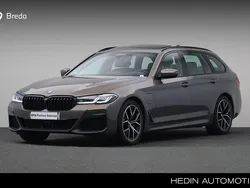 Grijs Gebruikt 2023 BMW 530e M Sport Stationwagen | € 49.880 (Iets duurder)