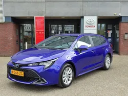 Blauw, metallic lak Gebruikt 2024 Toyota Corolla Active Stationwagen | € 28.490 (Eerlijke prijs)