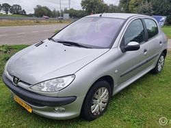 Grijs Gebruikt 2001 Peugeot 206 Hatchback | € 1.500 (Eerlijke prijs)