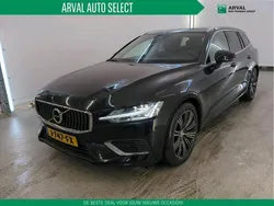 Zwart, metallic lak Gebruikt 2020 Volvo V60 Business Edition Stationwagen | € 29.950 (Super prijs)