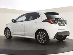Wit Gebruikt 2024 Toyota Yaris Hybrid Executive Hatchback | € 28.899 (Super prijs)