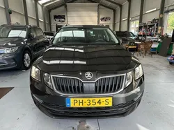 Zwart Gebruikt 2017 Skoda Octavia Business Line Stationwagen | € 8.450 (Goede deal)