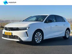 Wit Gebruikt 2023 Opel Astra Edition Hatchback | € 21.945 (Eerlijke prijs)