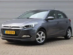 Grijs, metallic lak Gebruikt 2016 Hyundai i20 Comfort Hatchback | € 10.900 (Eerlijke prijs)