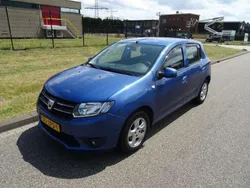 Blauw, metallic lak Gebruikt 2013 Dacia Sandero Lauréate Hatchback | € 2.395 (Goede deal)