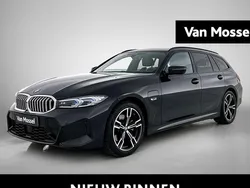 Zwart Gebruikt 2023 BMW 330e M Sport Stationwagen | € 41.900 (Eerlijke prijs)