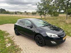 Zwart Gebruikt 2012 Opel Astra Edition Hatchback | € 4.000 (Goede deal)