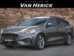 Grijs, metallic lak Gebruikt 2021 Ford Focus Business Edition Hatchback | € 19.945 (Eerlijke prijs)