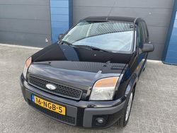 Zwart Gebruikt 2010 Ford Fusion Cool & Sound Edition MPV | € 2.795