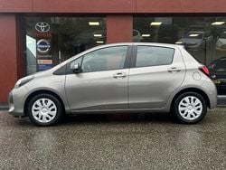 Bruin Gebruikt 2015 Toyota Yaris Hatchback | € 8.950 (Goede deal)
