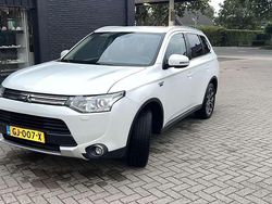 Wit Gebruikt 2015 Mitsubishi Outlander P-HEV Stationwagen | € 11.700 (Eerlijke prijs)