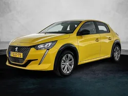 Geel Gebruikt 2023 Peugeot e-208 Style Hatchback | € 21.920 (Eerlijke prijs)