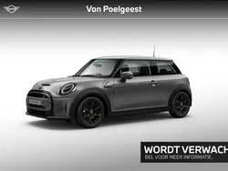 Moonwalk grey Gebruikt 2023 Mini Cooper Classic Hatchback | € 20.895 (Super prijs)