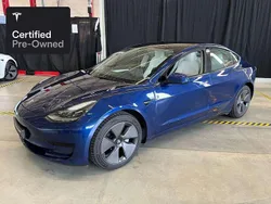 Blauw, metallic lak Gebruikt 2021 Tesla Model 3 Sedan | € 26.500 (Eerlijke prijs)