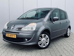 Grijs (metallic) Gebruikt 2011 Renault Grand Modus Exception MPV | € 4.499 (Eerlijke prijs)
