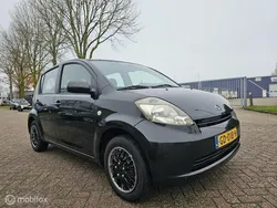 Zwart Gebruikt 2005 Daihatsu Sirion Hatchback | € 1.249 (Goede deal)