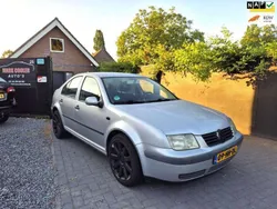 Grijs, metallic lak Gebruikt 2001 VW Bora Sedan | € 1.145 (Eerlijke prijs)