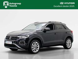 Zwart Gebruikt 2024 VW T-Roc Life SUV | € 31.950 (Eerlijke prijs)