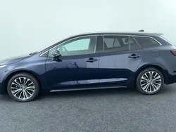 Blauw, metallic lak Gebruikt 2023 Toyota Corolla Edition Stationwagen | € 32.250 (Duur)
