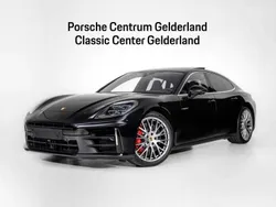 Diepzwart metallic Nieuw 2024 Porsche Panamera 4S Sedan | € 188.881 (Duur)