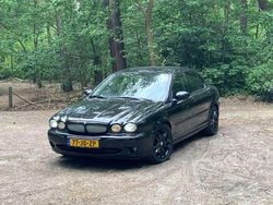 Zwart Gebruikt 2002 Jaguar X-type Sedan | € 2.000 (Goede deal)