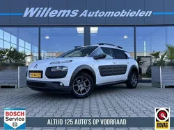 Wit, metallic lak Gebruikt 2015 Citroën C4 Cactus PureTech Hatchback | € 6.900 (Eerlijke prijs)