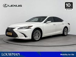 Sonic white (wit metallic) Gebruikt 2023 Lexus ES300H President Line Sedan | € 59.950