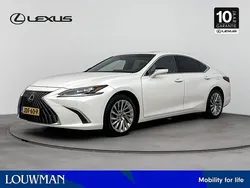 Sonic white (wit metallic) Gebruikt 2023 Lexus ES300H President Line Sedan | € 59.950
