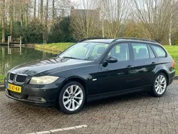 Zwart, metallic lak Gebruikt 2006 BMW 318 Executive Stationwagen | € 3.450 (Iets duurder)