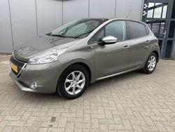 Grijs Gebruikt 2015 Peugeot 208 Style Hatchback | € 5.950 (Eerlijke prijs)