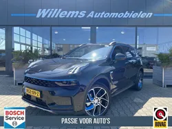 Zwart, metallic lak Gebruikt 2023 Lynk & Co 01 SUV | € 28.900 (Eerlijke prijs)