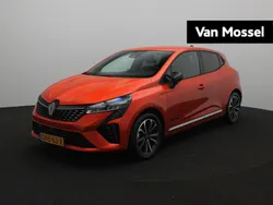 Oranje Gebruikt 2024 Renault Clio V Techno Hatchback | € 25.430 (Eerlijke prijs)