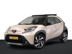 Bruin Gebruikt 2023 Toyota Aygo Envy Hatchback | € 22.950 (Iets duurder)