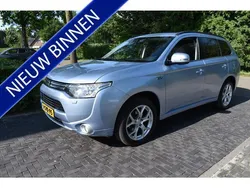 Blauw, metallic lak Gebruikt 2013 Mitsubishi Outlander Instyle SUV | € 8.980 (Eerlijke prijs)