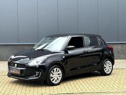 Zwart, metallic lak Gebruikt 2023 Suzuki Swift Hatchback | € 21.900 (Eerlijke prijs)