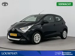 Zwart Gebruikt 2021 Toyota Aygo X-play Hatchback | € 13.450 (Eerlijke prijs)