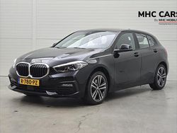 Zwart Gebruikt 2022 BMW 118 Executive Hatchback | € 23.600 (Goede deal)