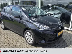 Zwart Gebruikt 2020 Toyota Yaris Hybrid Active Hatchback | € 14.950 (Eerlijke prijs)