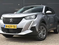Grijs Gebruikt 2022 Peugeot e-2008 Active SUV | € 17.400 (Goede deal)